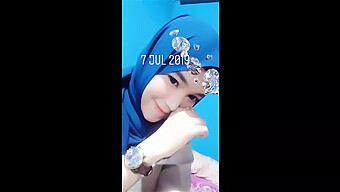 Putri-Putri Indonesia Yang Seksi Di Webcam Langsung