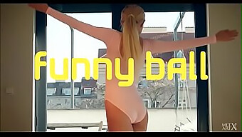 ลิซ่า ดอว์น เล่นเดี่ยวสุดเสียวใน Funny Ball - ภาค 2 บน Milfcamhunter