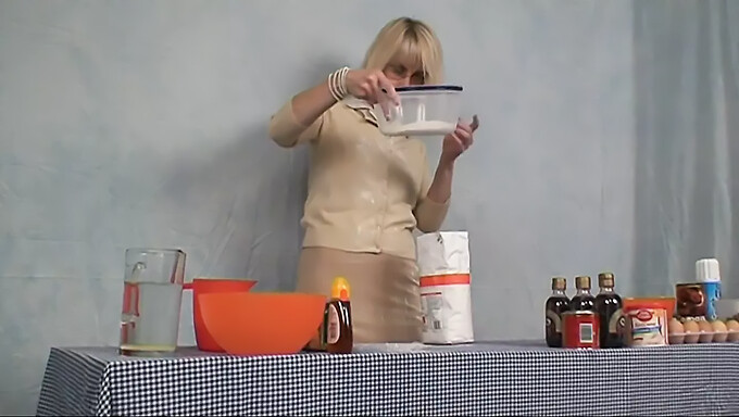 Sensuales Habilidades De Cocina De Hazel Reveladas En Este Caliente Vídeo