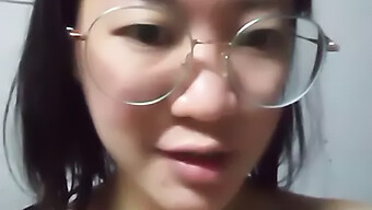 Gadis Asia Remaja (18+) Menikmati Beberapa Kenikmatan Tabu