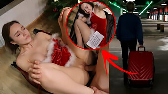 Christmas Gift: Naked Gift For Everyone In This Amateur Blowjob Video