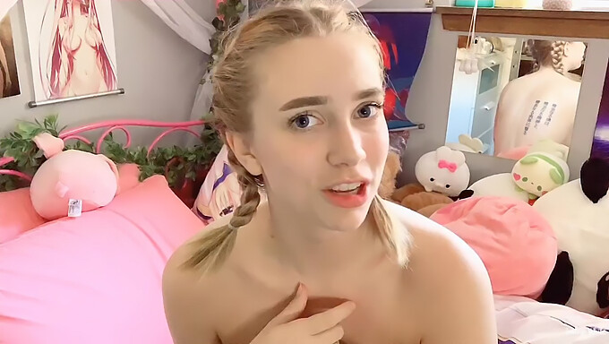 Blonde Teen Indigo White Deler Sin Seksuelle Ekspertise Med Dig!