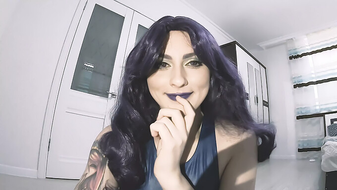 Psylocke Găsește Un Tip Mic În Camera Ei Și Îl Face Să O Privească Masturbându-Se - Marvel Cosplay