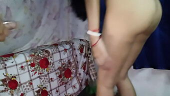 Desi Randi Yang Berusia 18 Tahun Menikmati Keterampilan Oral Hardcore Bali Umar