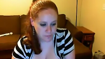 Masturbation Amateur En Webcam Avec Une Rousse Aux Courbes Généreuses