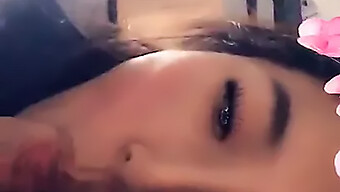 Jeune Fille Asiatique Fait Une Fellation Snapchat