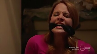 A Beleza Americana Katie Leclerc É Amordaçada E Limpa Em Bridge'S Revenge