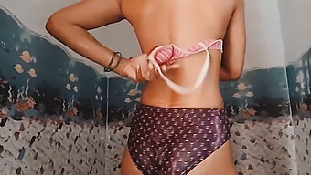 Mamta Bhabhi'S Panty And Bra Showing