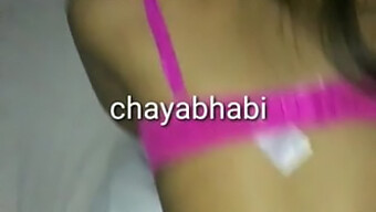 ควยอินเดียขนาดใหญ่ในการดําเนินการกับ Chhaya Bhabhi