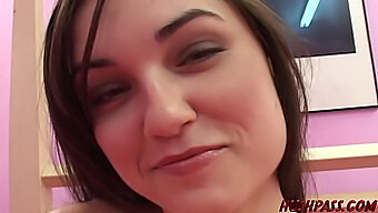 Le Cul Serré De Sasha Grey Se Fait Baiser Dans Cette Vidéo Hardcore