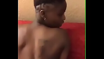 ¡la Chica Negra Tiene Su Culo Apretado Estirado!