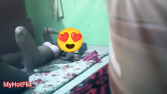 Remaja Asia (18+) Mendapatkan Vaginanya Dientot Dalam Video Kamera Tersembunyi