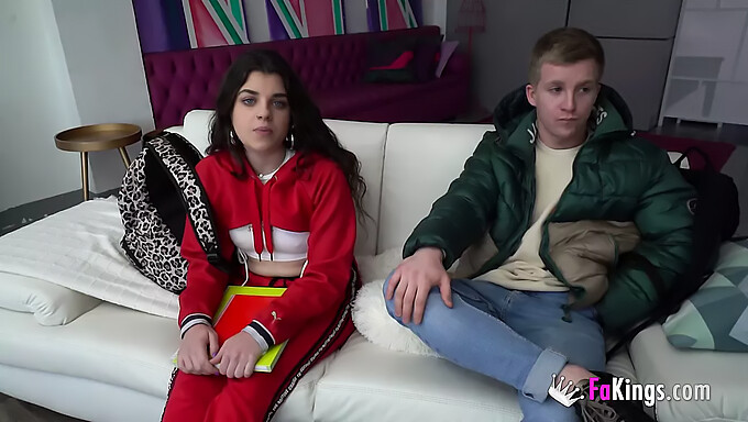 Ragazze Giapponesi Fanno Pompini E Si Masturbano In Questo Video