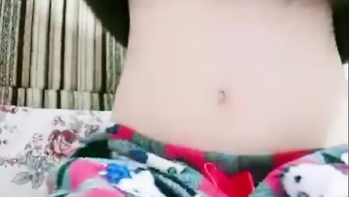 Teen (18+) Si Honí Kundičku Až K Orgasmu