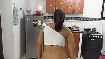 A Vizinha De Bunda Grande Daniela Aproveita A Ausência Da Esposa Para Transar Comigo E Todos Devem Aproveitar