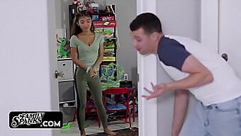 Asian Stepsister'S First Time Experience In This Video