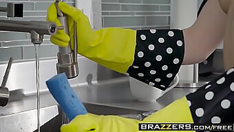 Brazzers - Igazi Feleség Történetek - Aranyos És Szemtelen Cosplayesek Anális Szexben