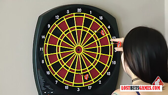 Những Cô Gái Ngực To Chơi Trò Strip Darts Với Giải Thưởng Là Facial