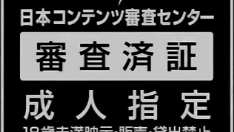 插入并沉迷于这个女仆色情视频