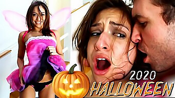 Πορνό Βίντεο Του James Deen Και Της Sara Luvvv Για Το Halloween 2020 Περιλαμβάνει Μια Μικροκαμωμένη Νεράιδα Πριγκίπισσα Που Καταστρέφεται