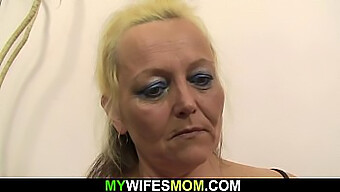 Blondinka Milf Ujeta V Tabu Aferi Z Mlajšim Moškim