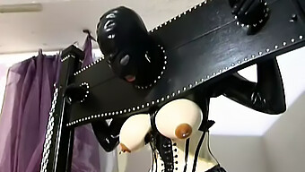 라텍스에서 Bdsm 본디지와 레즈비언 섹스